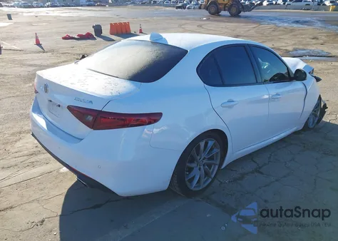 2021 Alfa Romeo Giulia Sport from USA, damaged, VIN ZARFAMAN7M7638886